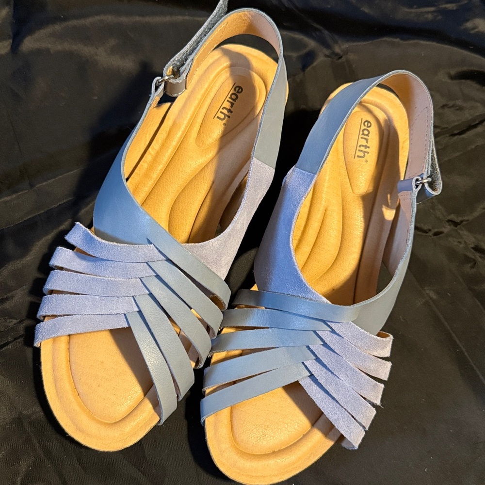 Hartie Round Toe Stacked wedge Heel Dress Sandals blue suede size 8.5 NWOT